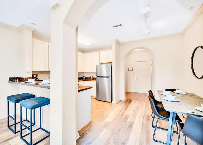 Luxury 2Br Condo - Pool & Hot Tub - Near Disney