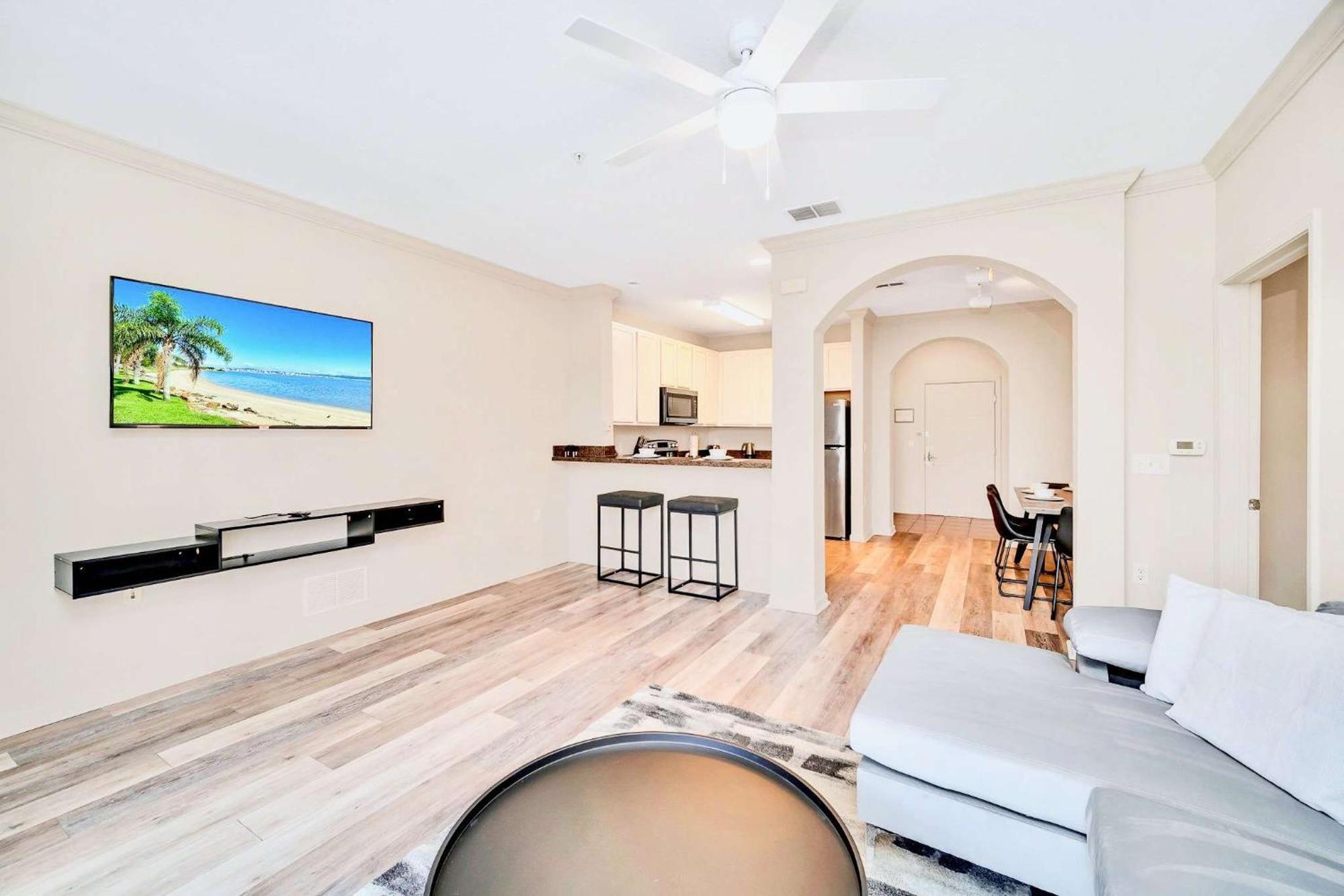 Luxury 2br - Pool & Hot Tub - Near Hébergement de vacances