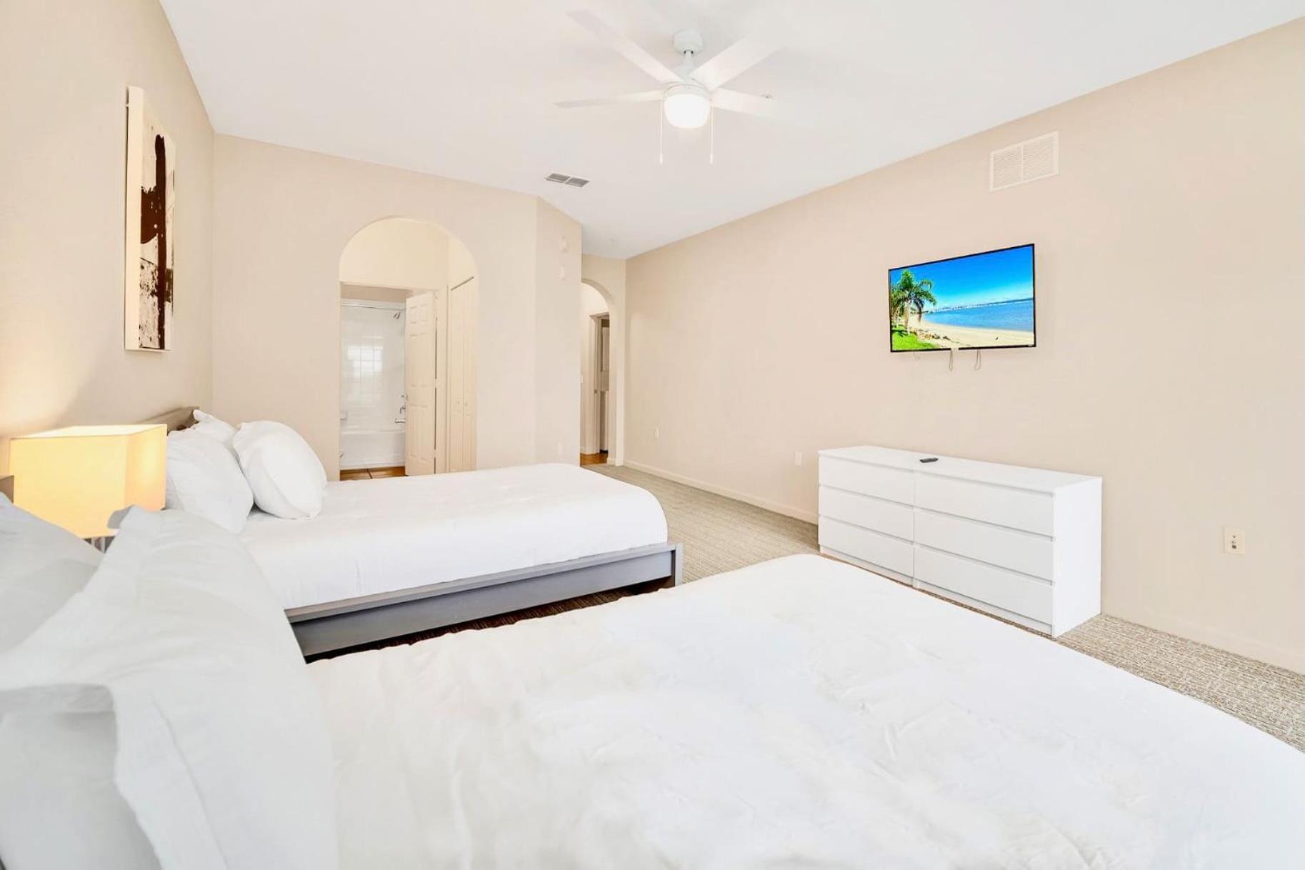 Luxury 2br - Pool & Hot Tub - Near Hébergement de vacances *