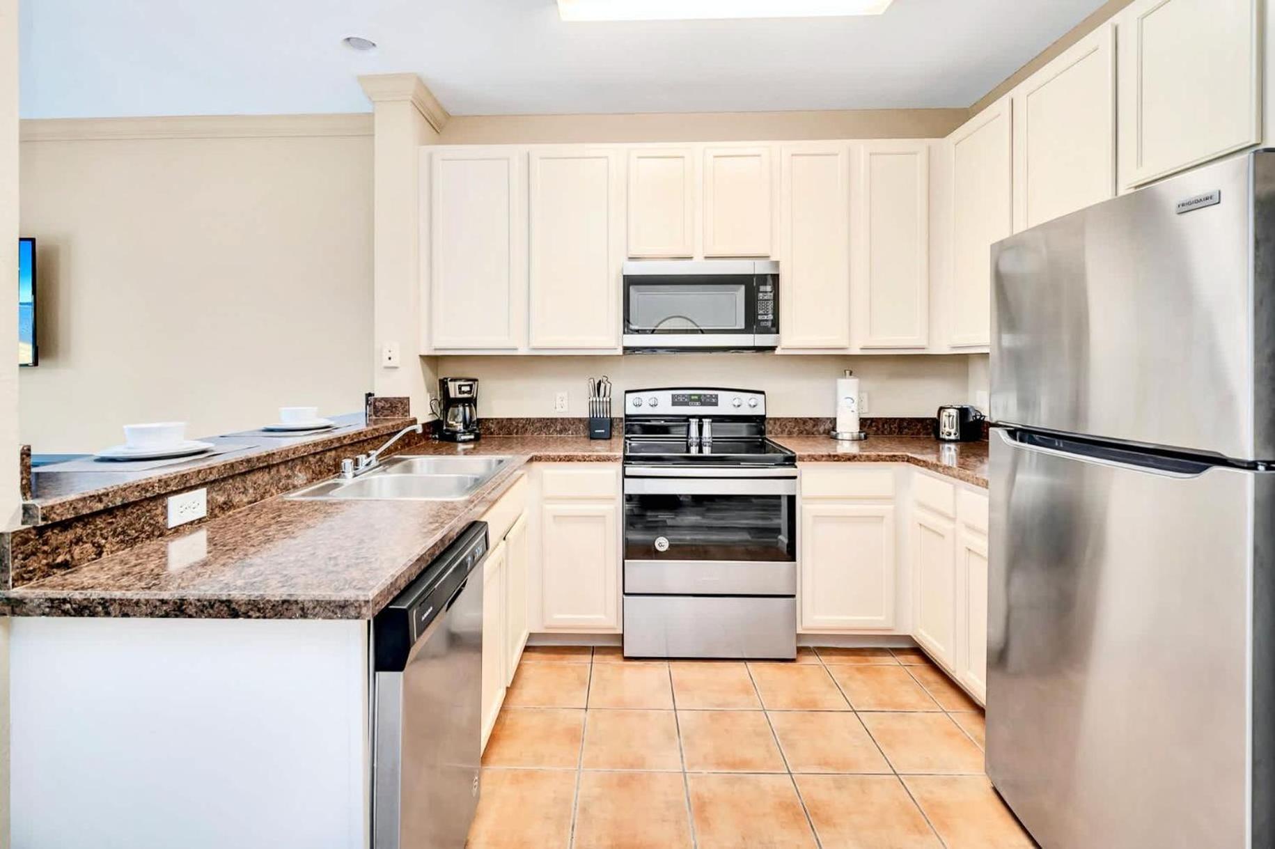 Luxury 2br - Pool & Hot Tub - Near Hébergement de vacances
