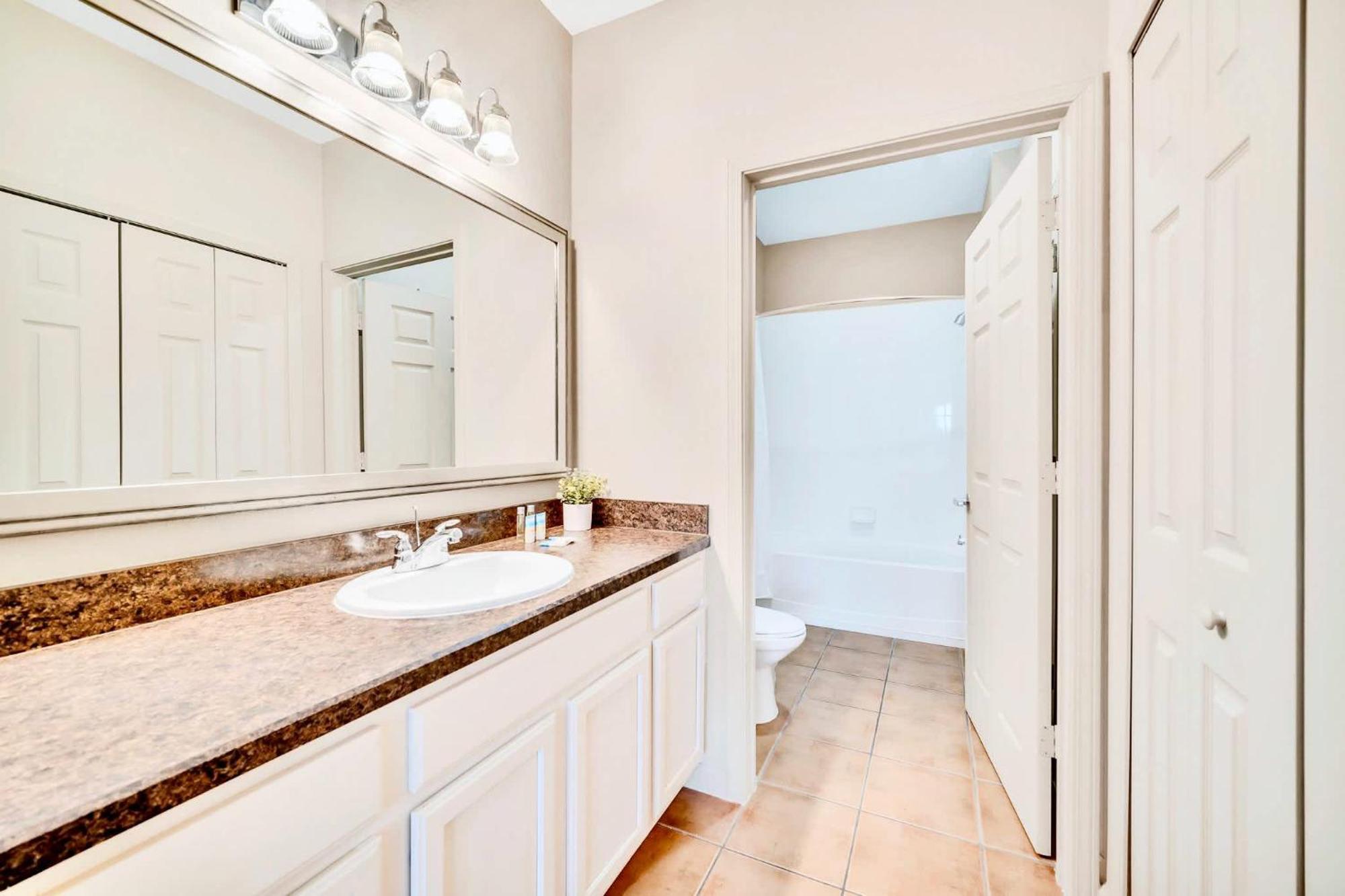 Luxury 2br - Pool & Hot Tub - Near Hébergement de vacances *